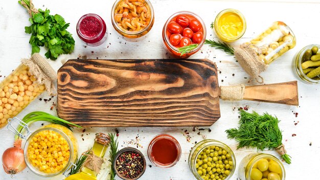 Deska z przygotowanymi potrawami